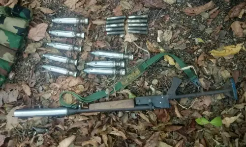 Manipur: भारी मात्रा में हथियार और गोलाबारूद जब्त