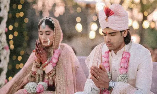 Neeraj Chopra ने शादी के बाद तस्वीरें शेयर की Neeraj Chopra ने शादी के बाद तस्वीरें शेयर की