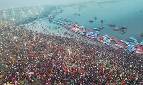 Mahakumbh 2025 : महाकुंभ में उमड़ी श्रद्धालुओं की भारी भीड़, इतने लाख लोग कर रहे हैं कल्पवास Mahakumbh 2025 : महाकुंभ में उमड़ी श्रद्धालुओं की भारी भीड़, इतने लाख लोग कर रहे हैं कल्पवास