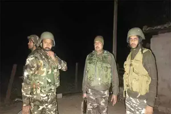 Gumla: पुलिस और अपराधी गिरोह के बीच एनकाउंटर, भारी संख्या में हथियार बरामद Gumla: पुलिस और अपराधी गिरोह के बीच एनकाउंटर, भारी संख्या में हथियार बरामद