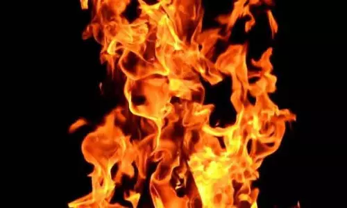 Balasore में मिठाई की दुकान में आग लगने से तीन लोग झुलसे Balasore में मिठाई की दुकान में आग लगने से तीन लोग झुलसे