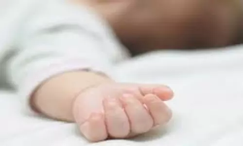 Kanpur: मंदिर के पास कपड़े में लिपटा मिला नवजात, पुलिस ने सीएचसी में कराया भर्ती Kanpur: मंदिर के पास कपड़े में लिपटा मिला नवजात, पुलिस ने सीएचसी में कराया भर्ती