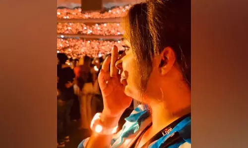 कोल्डप्ले के मुंबई कॉन्सर्ट में Shreya Ghoshal भावुक हुए कोल्डप्ले के मुंबई कॉन्सर्ट में Shreya Ghoshal भावुक हुए