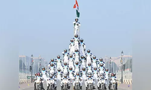 Indian Army के डेयरडेविल्स ने सबसे ऊंचे मानव पिरामिड का नया विश्व रिकॉर्ड बनाया Indian Army के डेयरडेविल्स ने सबसे ऊंचे मानव पिरामिड का नया विश्व रिकॉर्ड बनाया