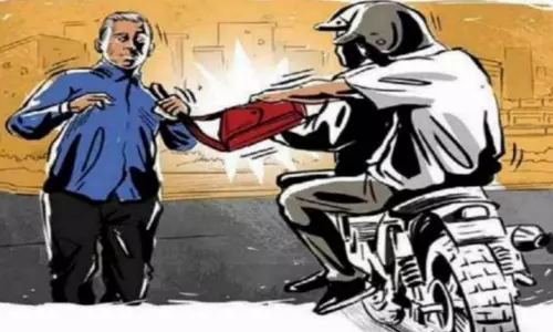 Madhubani: बाइक सवार दो बदमाशों ने अधेड़ से एक लाख रुपये से भरा बैग छीना
