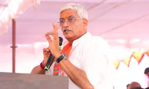 Jodhpur: शेखावत ने गांधी परिवार और कांग्रेस पार्टी से जुड़े एक सवाल के जवाब में कांग्रेस पर निशाना साधा Jodhpur: शेखावत ने गांधी परिवार और कांग्रेस पार्टी से जुड़े एक सवाल के जवाब में कांग्रेस पर निशाना साधा