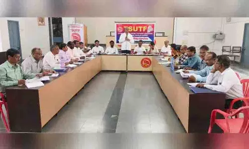 Telangana के शिक्षकों ने लंबित बिलों को तत्काल जारी करने की मांग की