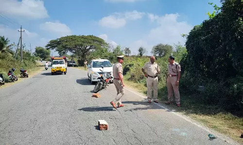 Mysore जयपुरा रोड पर व्यवसायी की कार रोककर लूट ली गई