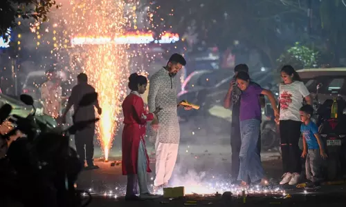 New Delhi: जानलेवा साबित हो रही है पोटाश गन New Delhi: जानलेवा साबित हो रही है पोटाश गन