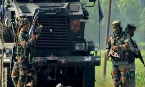 जम्मू-कश्मीर में तलाशी अभियान के दौरान जवान गंभीर रूप से घायल, Hospital ले जाया गया
