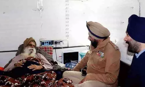 Dallewal को चिकित्सा सहायता मिलने के बाद 121 किसानों ने अनिश्चितकालीन अनशन समाप्त किया Dallewal को चिकित्सा सहायता मिलने के बाद 121 किसानों ने अनिश्चितकालीन अनशन समाप्त किया