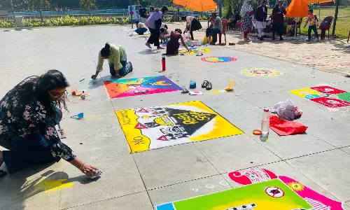 स्कूली बच्चों के लिए पेंटिंग और रंगोली प्रतियोगिता का आयोजन