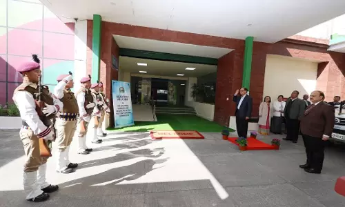 Sikkim: सरकार के साथ महत्वपूर्ण बैठक के लिए ताशीलिंग सचिवालय पहुंचा