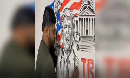 कलाकार ने कोयले से बनाई डोनाल्ड ट्रंप की तस्वीर, VIDEO