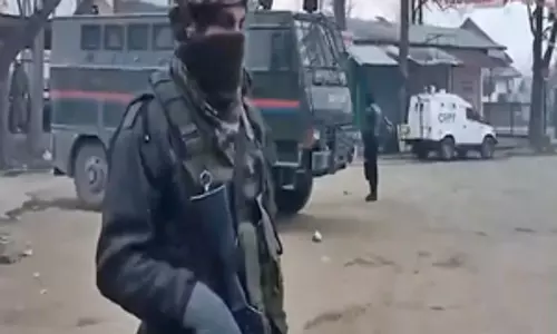 Jammu and Kashmir के सोपोर में मुठभेड़ में सैनिक घायल