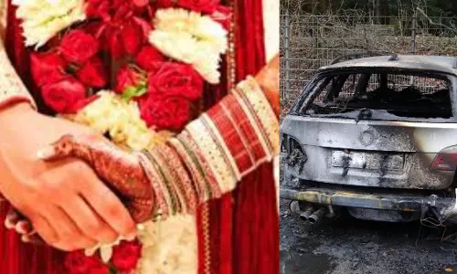 Delhi: प्रेमिका की शादी से दुखी प्रेमी ने मैरिज हॉल के पास कार में खुद को लगाई आग Delhi: प्रेमिका की शादी से दुखी प्रेमी ने मैरिज हॉल के पास कार में खुद को लगाई आग