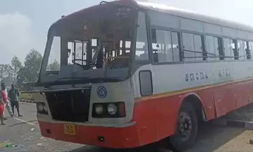 Karnataka: हाईवे पर केएसआरटीसी की बस पलटी, 25 से ज़्यादा घायल, दो गंभीर Karnataka: हाईवे पर केएसआरटीसी की बस पलटी, 25 से ज़्यादा घायल, दो गंभीर
