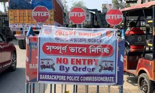 West Bengal: कल्याणी एक्सप्रेसवे पर कई वाहन और वैन West Bengal: कल्याणी एक्सप्रेसवे पर कई वाहन और वैन