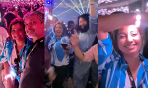 Shreya Ghoshal अपने पिता और पति शिलादित्य के साथ कोल्डप्ले के कॉन्सर्ट में शामिल हुईं Shreya Ghoshal अपने पिता और पति शिलादित्य के साथ कोल्डप्ले के कॉन्सर्ट में शामिल हुईं