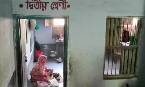 Bengal: प्राथमिक विद्यालय वर्षों से कटाव प्रभावितों को आश्रय दे रहे, इस प्रक्रिया में कक्षाएं बाधित Bengal: प्राथमिक विद्यालय वर्षों से कटाव प्रभावितों को आश्रय दे रहे, इस प्रक्रिया में कक्षाएं बाधित