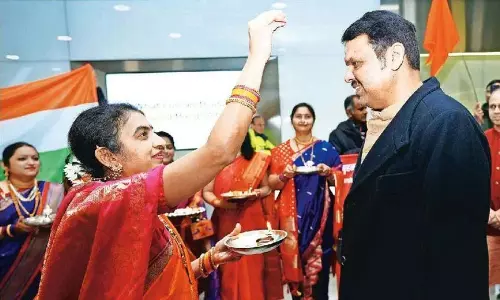 मुख्यमंत्री फडणवीस स्विट्जरलैंड पहुंचे, ज्यूरिख में पारंपरिक स्वागत मुख्यमंत्री फडणवीस स्विट्जरलैंड पहुंचे, ज्यूरिख में पारंपरिक स्वागत