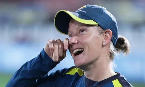 Alyssa Healy के पैर में चोट के कारण महिला एशेज के बाकी बचे मैचों में खेलने पर संदेह Alyssa Healy के पैर में चोट के कारण महिला एशेज के बाकी बचे मैचों में खेलने पर संदेह