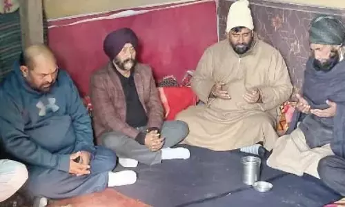 अपनी पार्टी के नेताओं ने Badhal गांव में शोक संतप्त परिवारों से मुलाकात की
