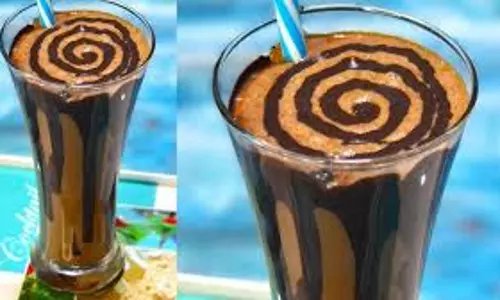 Restaurant Style चॉकलेट मिल्क शेक का लें मज़ा Restaurant Style चॉकलेट मिल्क शेक का लें मज़ा