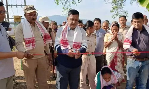 Assam: एचईसी प्रभावित गांवों में एचईसी शमन के लिए सौर बाड़ लगाई गईं Assam: एचईसी प्रभावित गांवों में एचईसी शमन के लिए सौर बाड़ लगाई गईं
