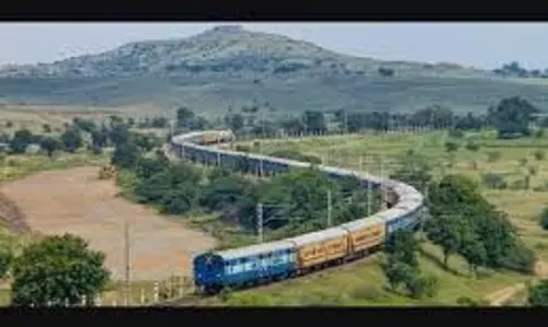 Palaruvi एक्सप्रेस के बदले शेड्यूल से यात्रियों को परेशानी Palaruvi एक्सप्रेस के बदले शेड्यूल से यात्रियों को परेशानी