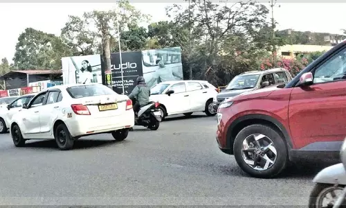 वाहनों की बढ़ती अराजकता के बीच Chicalim जंक्शन पर यातायात सिग्नल लगाने की तत्काल मांग वाहनों की बढ़ती अराजकता के बीच Chicalim जंक्शन पर यातायात सिग्नल लगाने की तत्काल मांग