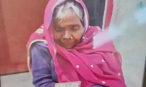 डंपर ने बुजुर्ग महिला की जान ली, लोगों ने किया चक्काजाम