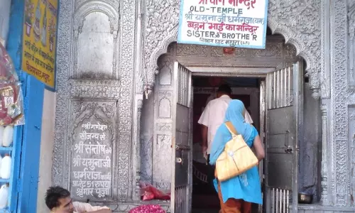 Mathura के इस मंदिर में बहन भाई एक साथ करें दर्शन