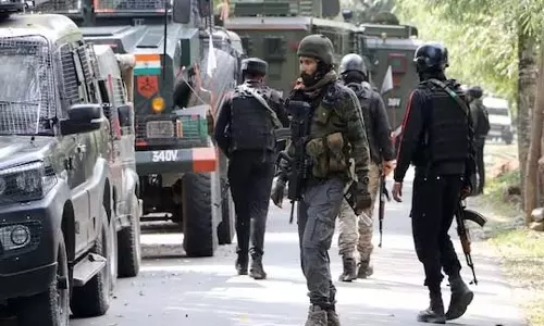 BIG BREAKING: सुरक्षाबलों और आतंकियों के बीच एनकाउंटर, 1 जवान शहीद