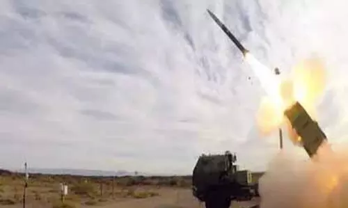 यूक्रेनी सैनिकों ने खेरसॉन गांव पर 2 HIMARS रॉकेट दागे यूक्रेनी सैनिकों ने खेरसॉन गांव पर 2 HIMARS रॉकेट दागे