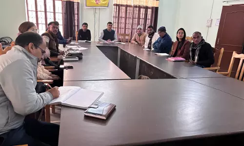 Churu: एसडीएम बिजेन्द्र सिंह ने आवश्यक सेवाओं की साप्ताहिक समीक्षा बैठक में दिए निर्देश Churu: एसडीएम बिजेन्द्र सिंह ने आवश्यक सेवाओं की साप्ताहिक समीक्षा बैठक में दिए निर्देश