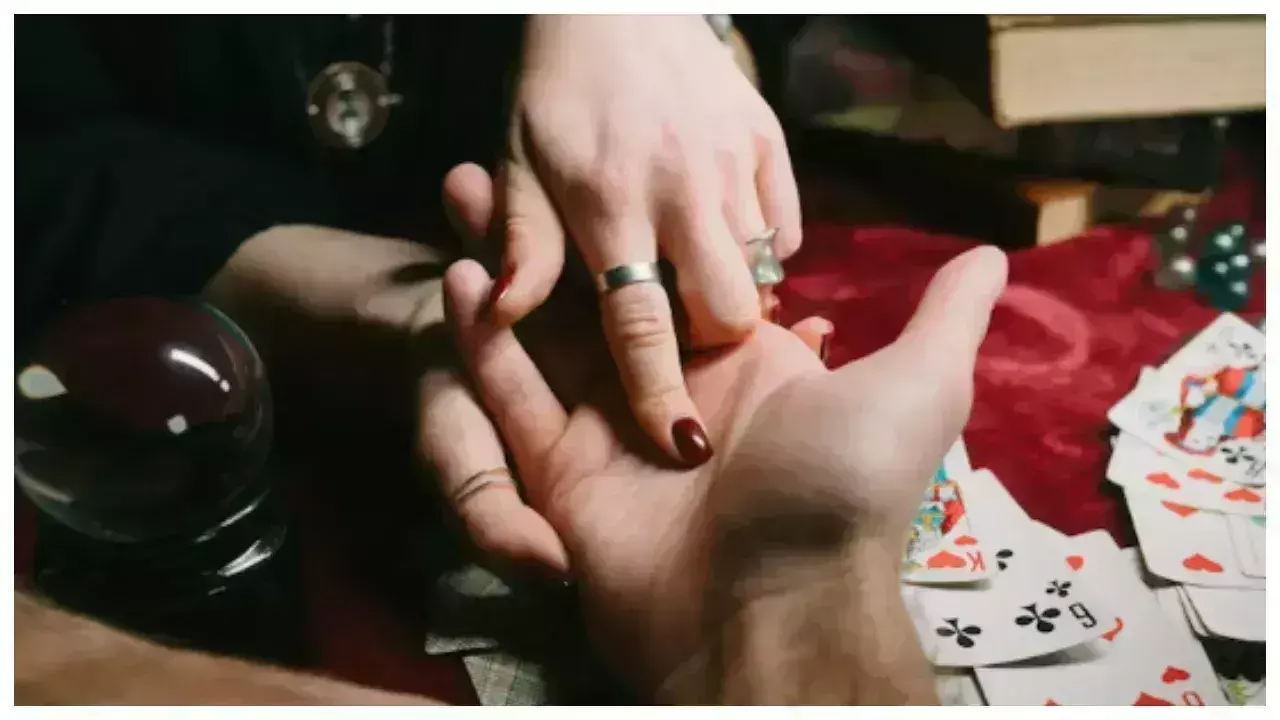 Palmistry : हथेली पर बना ये शुभ निशान पैसों की नहीं होगी कमी Palmistry : हथेली पर बना ये शुभ निशान पैसों की नहीं होगी कमी