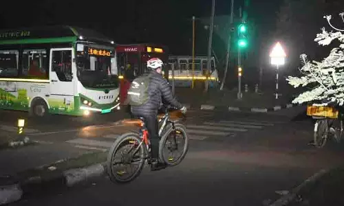 UT में पैदल यात्रियों और साइकिल चालकों के लिए सिग्नलों पर टाइमर लगाए जाएंगे UT में पैदल यात्रियों और साइकिल चालकों के लिए सिग्नलों पर टाइमर लगाए जाएंगे
