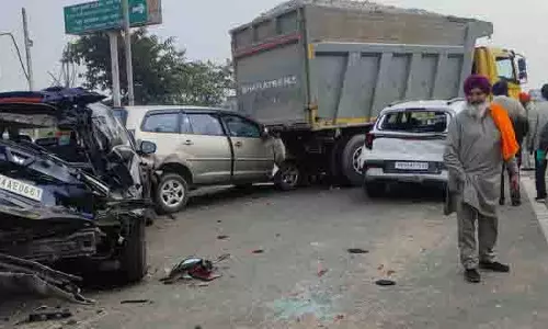राष्ट्रीय राजमार्ग 54 पर वाहनों के ढेर लगने से Tarn Taran में यातायात जाम