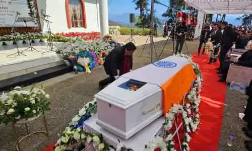 Meghalaya: मुख्यमंत्री संगमा ने एन कायसी को अंतिम सम्मान दिया Meghalaya: मुख्यमंत्री संगमा ने एन कायसी को अंतिम सम्मान दिया