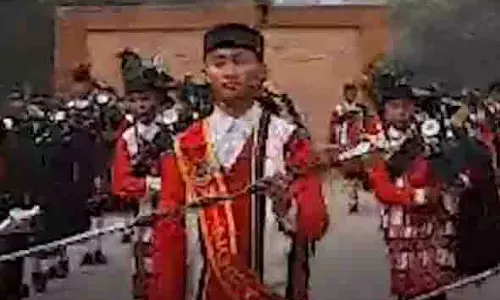 Mizoram की तैयारी: एनसीसी पाइप बैंड ने रक्षा मंत्री राजनाथ सिंह की मौजूदगी में प्रस्तुति दी Mizoram की तैयारी: एनसीसी पाइप बैंड ने रक्षा मंत्री राजनाथ सिंह की मौजूदगी में प्रस्तुति दी