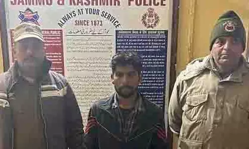 जम्मू-कश्मीर में बच्चों को बेरहमी से पीटते वीडियो वायरल, हिरासत में आरोपी जम्मू-कश्मीर में बच्चों को बेरहमी से पीटते वीडियो वायरल, हिरासत में आरोपी