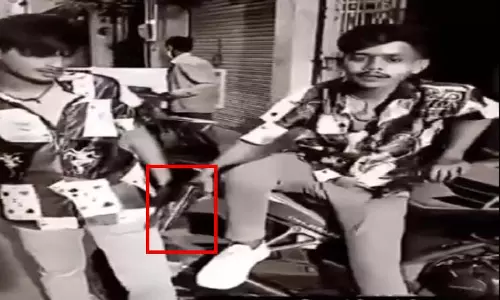 Raipur Breaking: अवैध पिस्टल के साथ बदमाशों ने अपलोड किया VIDEO... Raipur Breaking: अवैध पिस्टल के साथ बदमाशों ने अपलोड किया VIDEO...