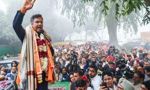 दिल्ली को बचाने के लिए केजरीवाल को हराना जरूरी है: BJP के प्रवेश वर्मा ने वकीलों से किया आग्रह