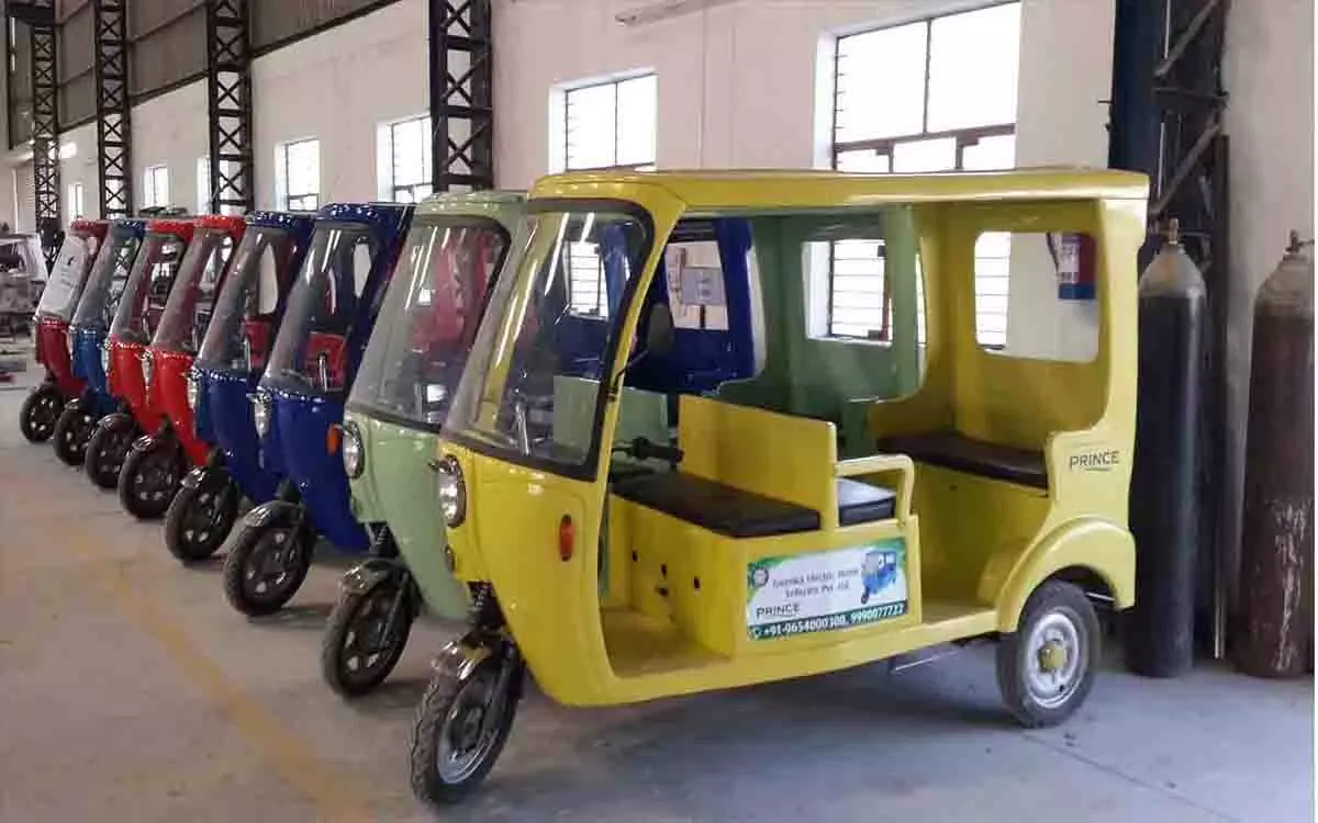 E-rickshaw dispute: अधिकारियों ने ‘उचित किराया’ समझौते का आश्वासन दिया E-rickshaw dispute: अधिकारियों ने ‘उचित किराया’ समझौते का आश्वासन दिया