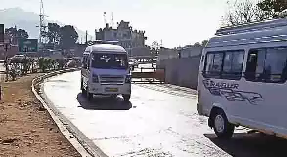 श्रीनगर-जम्मू राष्ट्रीय राजमार्ग खुला रहा श्रीनगर-जम्मू राष्ट्रीय राजमार्ग खुला रहा
