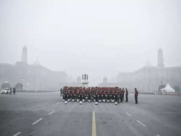 Republic Day Parade 2025: भारत की सांस्कृतिक विविधता और सैन्य शक्ति का उत्सव Republic Day Parade 2025: भारत की सांस्कृतिक विविधता और सैन्य शक्ति का उत्सव