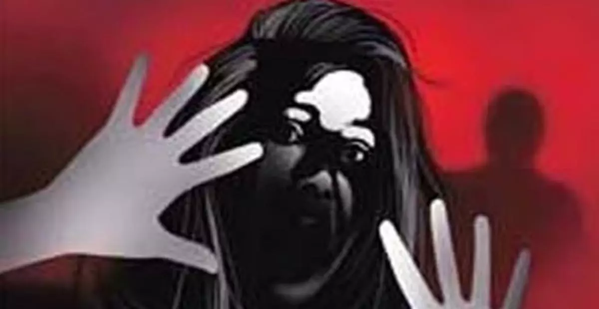 Odisha: सुंदरगढ़ में 43 वर्षीय व्यक्ति ने नाबालिग सौतेली बेटी के साथ बलात्कार किया Odisha: सुंदरगढ़ में 43 वर्षीय व्यक्ति ने नाबालिग सौतेली बेटी के साथ बलात्कार किया