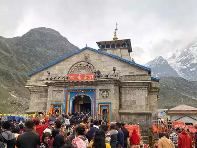 बद्रीनाथ-केदारनाथ मंदिरों की प्रतिकृतियां बनाने पर तेलंगाना ट्रस्ट को नोटिस भेजा बद्रीनाथ-केदारनाथ मंदिरों की प्रतिकृतियां बनाने पर तेलंगाना ट्रस्ट को नोटिस भेजा