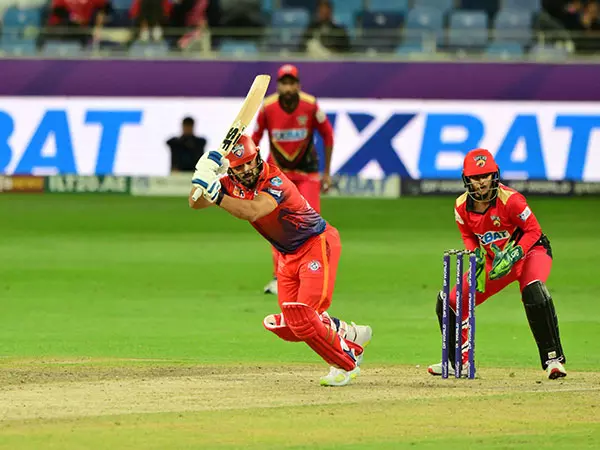 Dubai Capitals ने छह विकेट से जीत दर्ज करके डेजर्ट वाइपर्स की जीत का सिलसिला तोड़ा Dubai Capitals ने छह विकेट से जीत दर्ज करके डेजर्ट वाइपर्स की जीत का सिलसिला तोड़ा